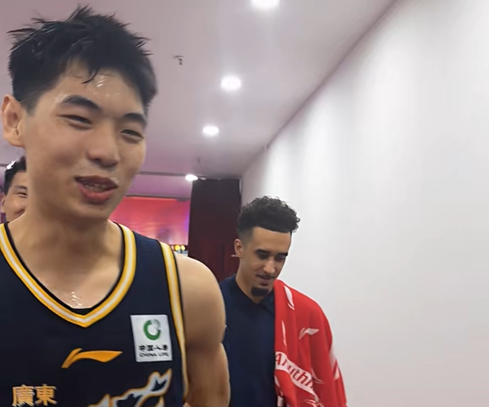 广东队力克广州晋级八强 球员互动彰显团队凝聚